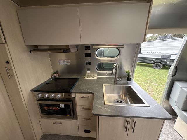 2026 Airstream 25FBT Base