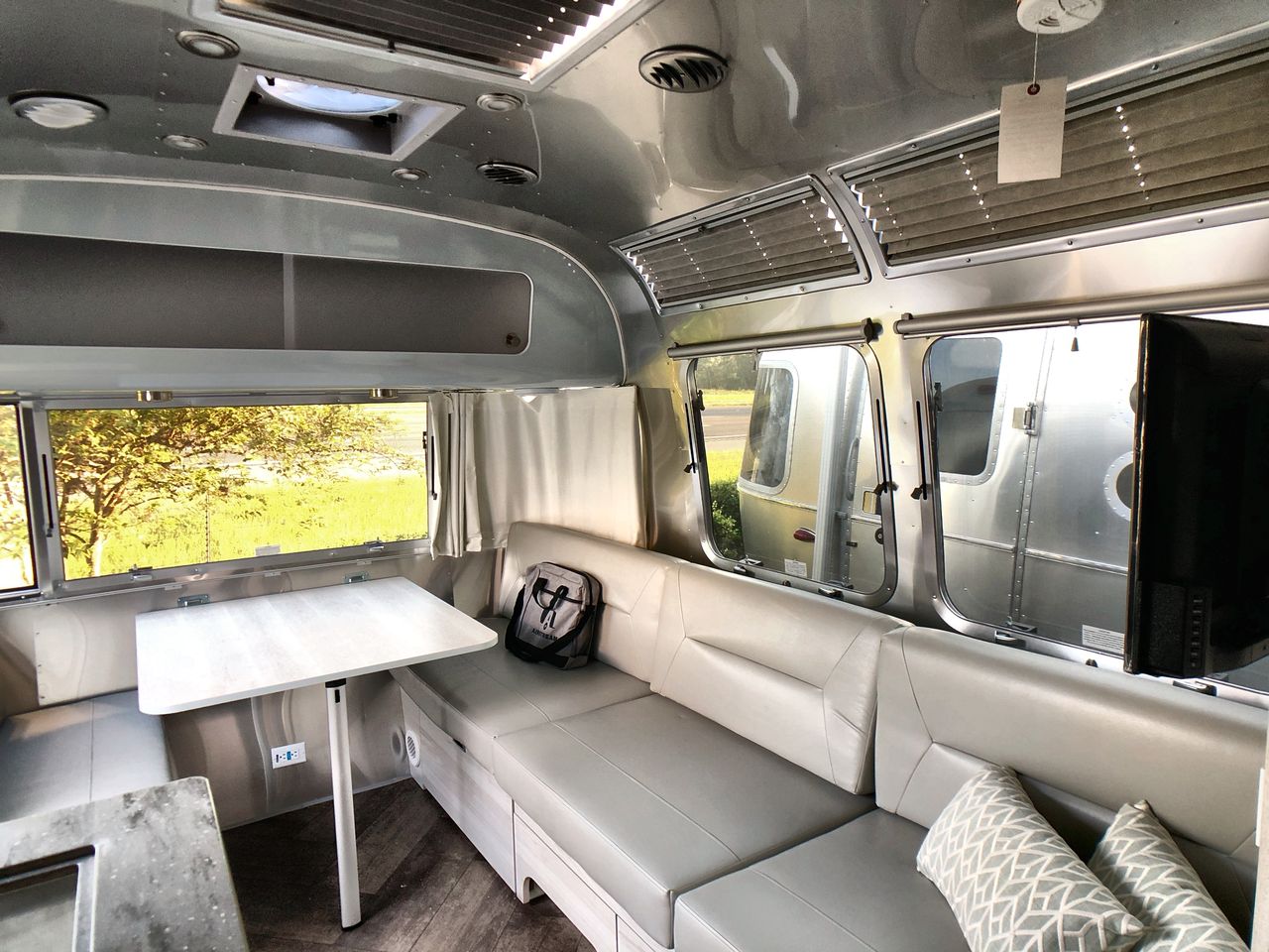 2024 Airstream 27FB Base