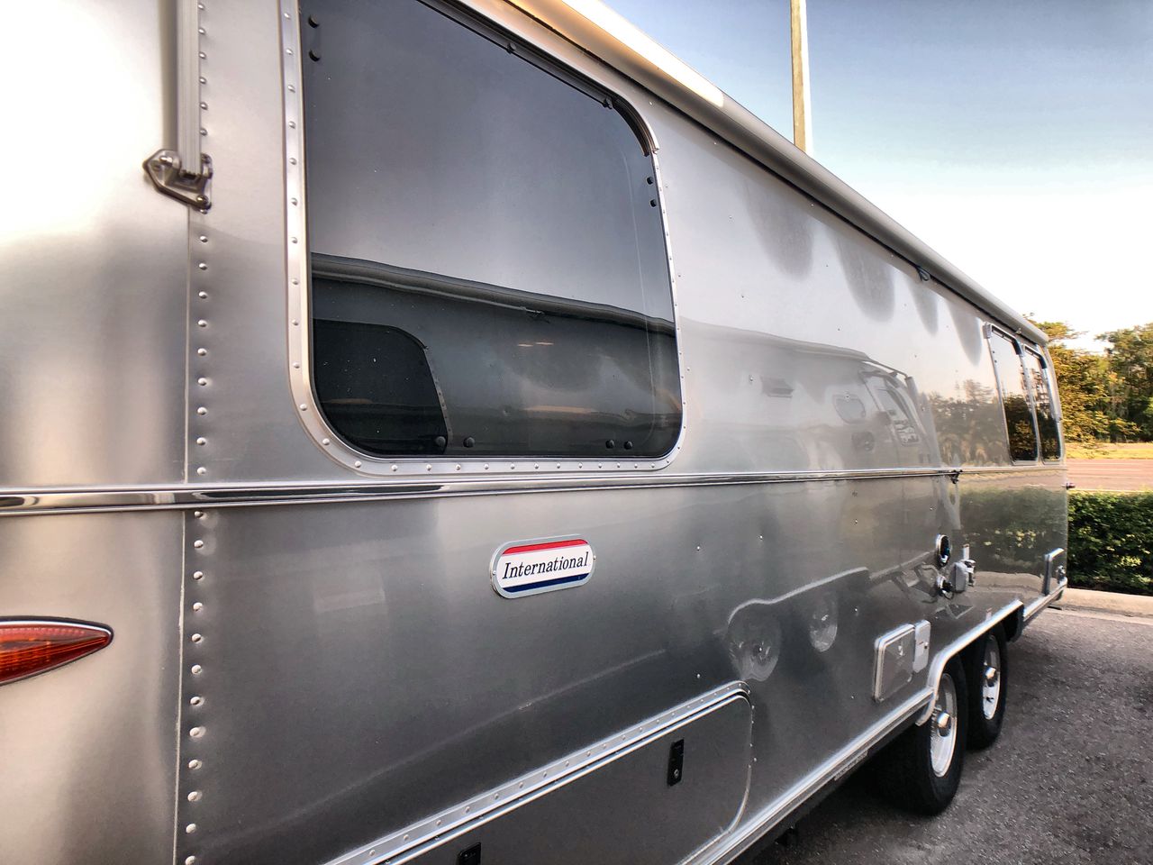 2024 Airstream 27FB Base
