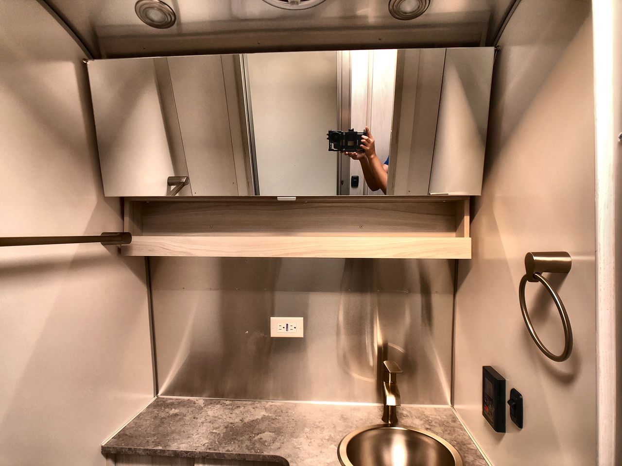 2024 Airstream 27FB Base