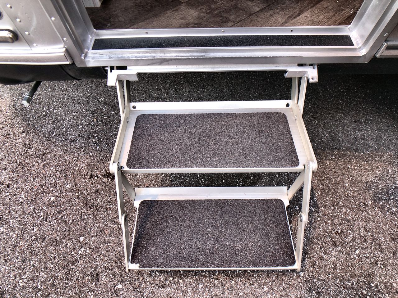 2024 Airstream 27FB Base