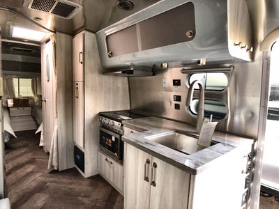 2024 Airstream 27FB Base