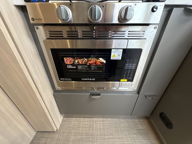 2026 Airstream 25FBQ Base