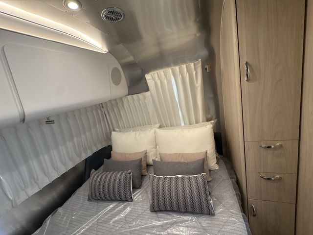 2026 Airstream 25FBQ Base