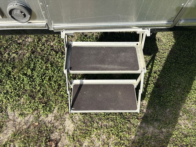 2018 Airstream 33FBQ Base