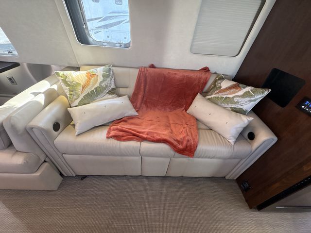 2018 Airstream 33FBQ Base