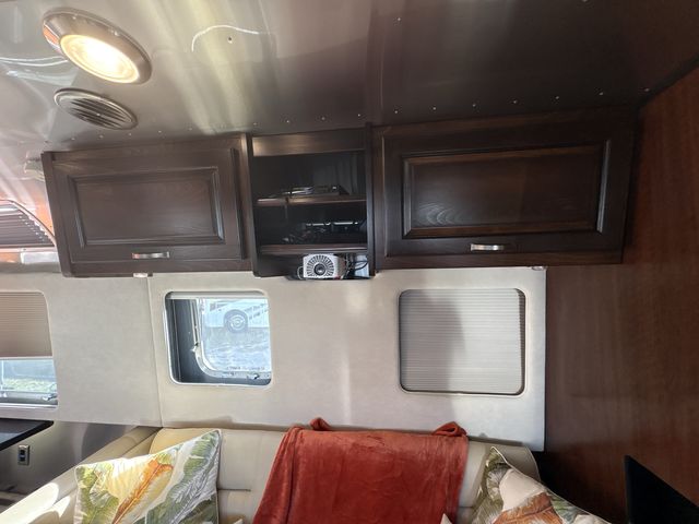 2018 Airstream 33FBQ Base