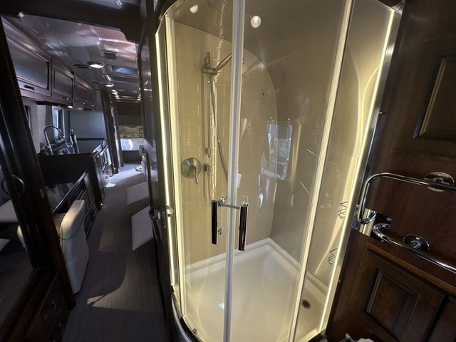 2018 Airstream 33FBQ Base