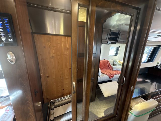 2018 Airstream 33FBQ Base
