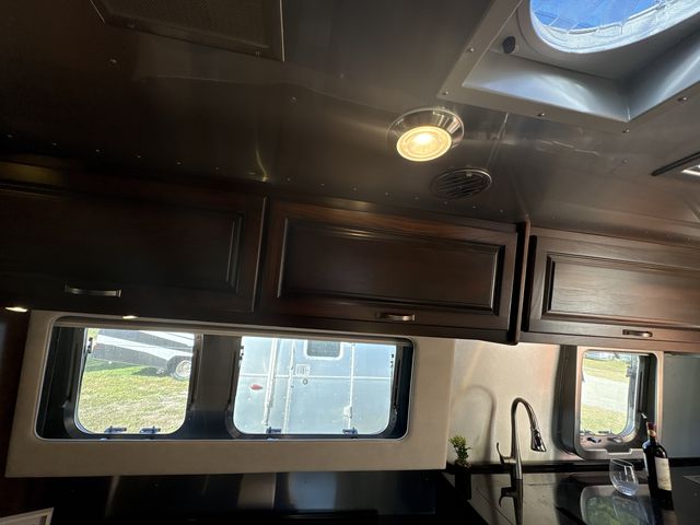 2018 Airstream 33FBQ Base
