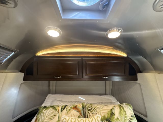 2018 Airstream 33FBQ Base