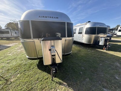 2018 Airstream 33FBQ Base