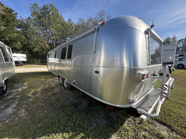 2018 Airstream 33FBQ Base