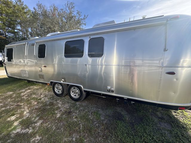 2018 Airstream 33FBQ Base