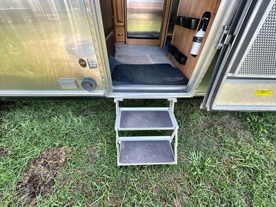 2018 Airstream 33FBQ Base