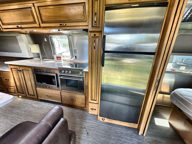 2018 Airstream 33FBQ Base