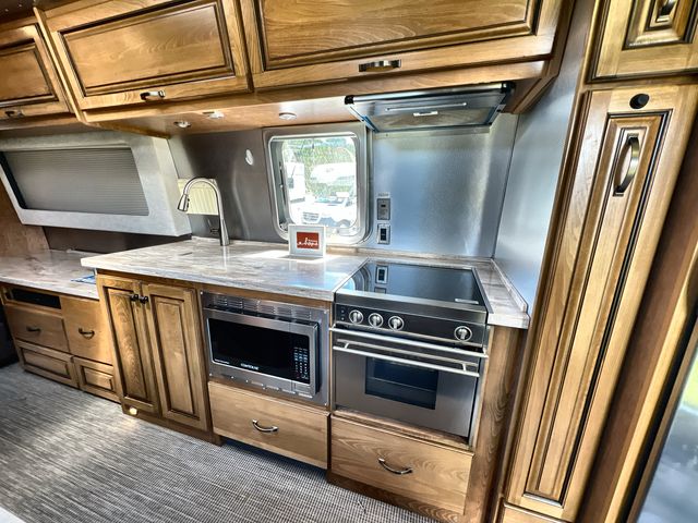 2018 Airstream 33FBQ Base