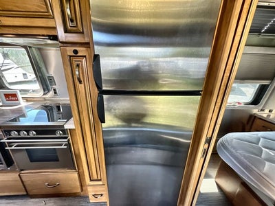 2018 Airstream 33FBQ Base