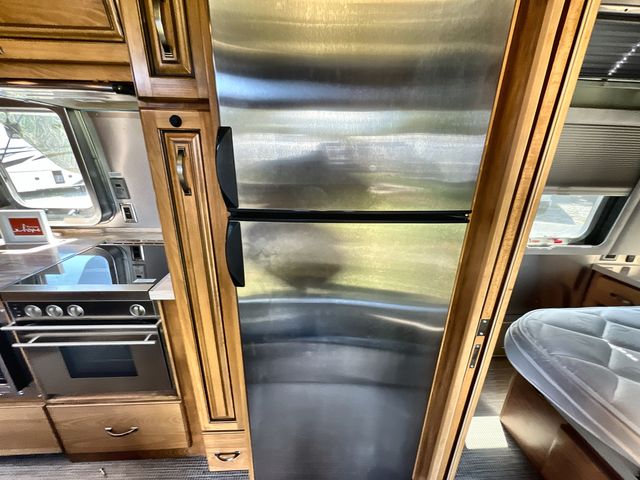 2018 Airstream 33FBQ Base
