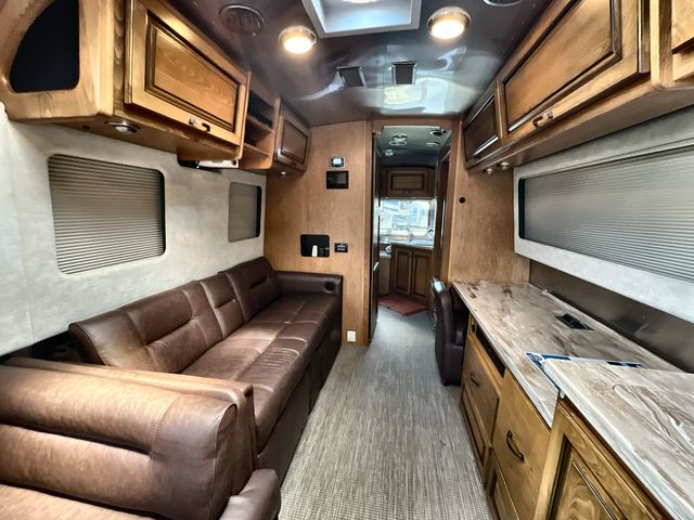 2018 Airstream 33FBQ Base