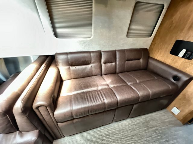 2018 Airstream 33FBQ Base