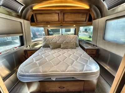 2018 Airstream 33FBQ Base