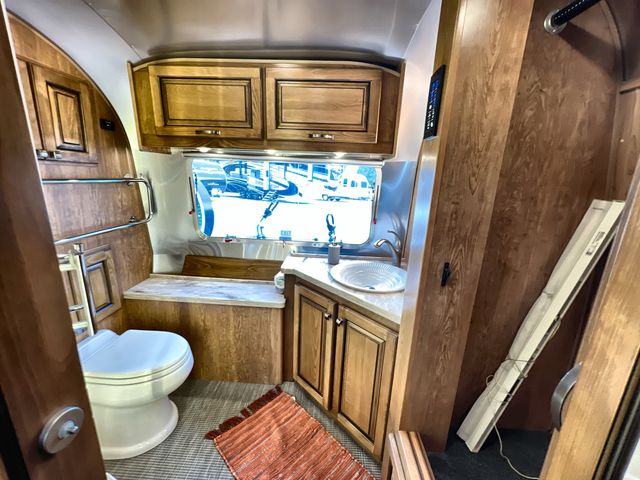2018 Airstream 33FBQ Base