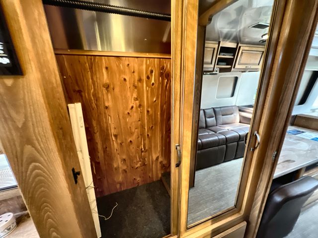 2018 Airstream 33FBQ Base
