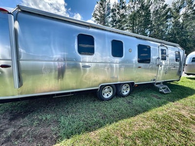 2018 Airstream 33FBQ Base