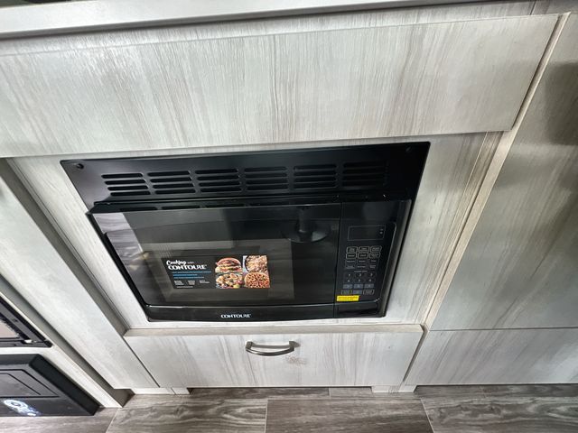 2025 Airstream 22FB Base