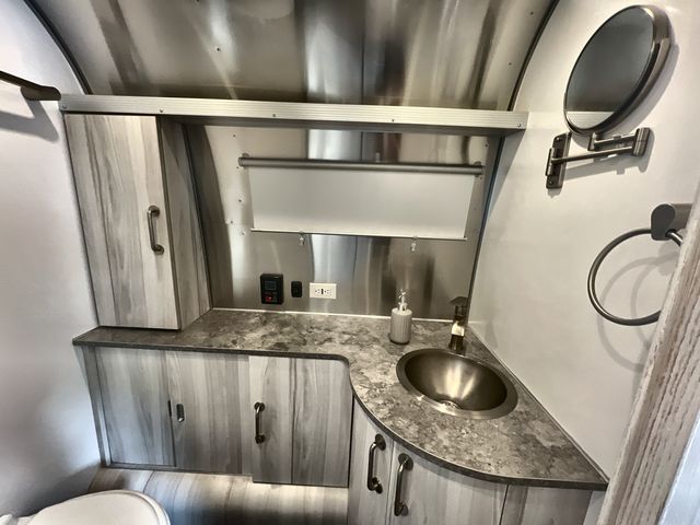 2023 Airstream 25RB Twin Base