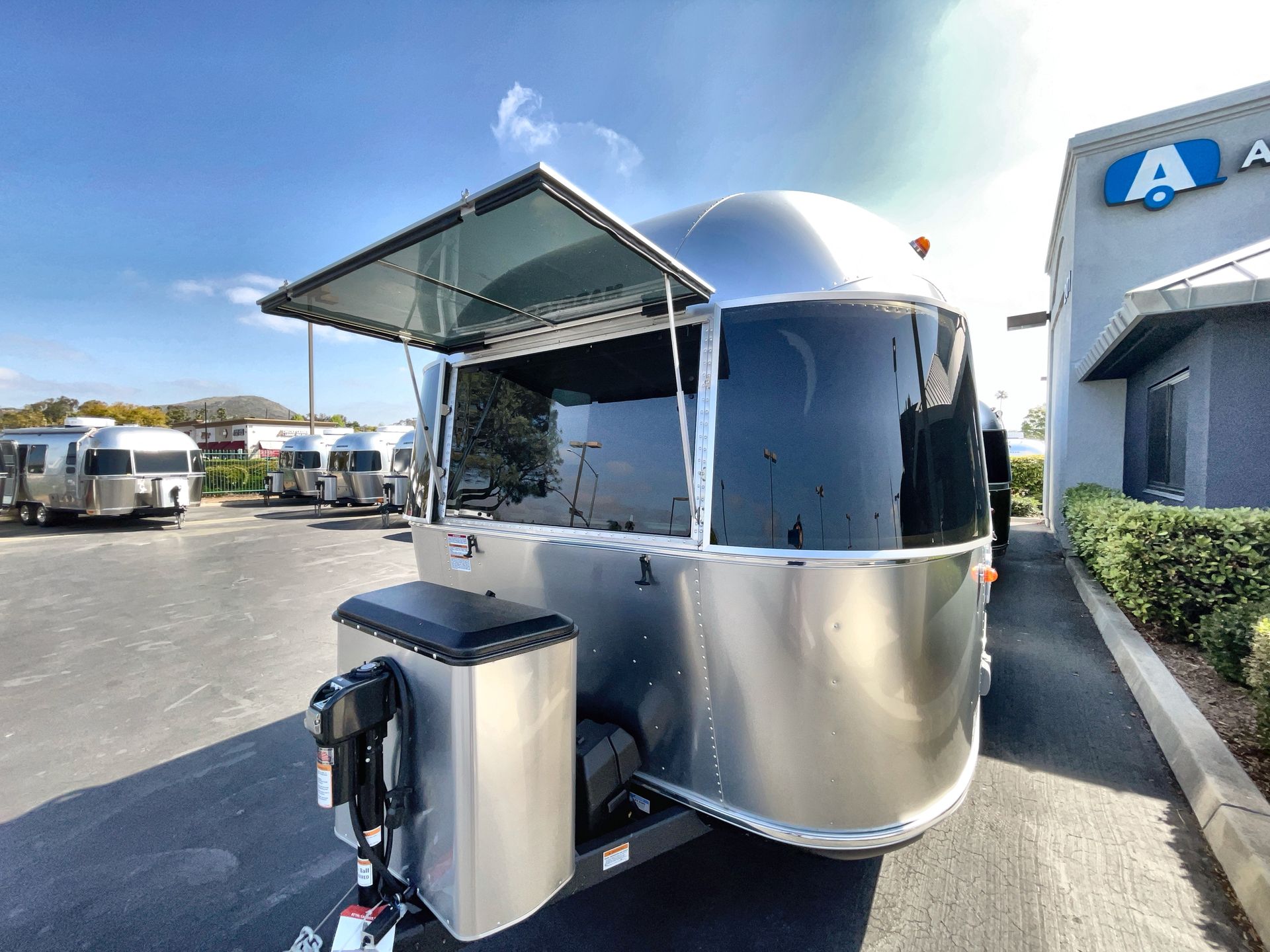 2025 Airstream 16RB Base