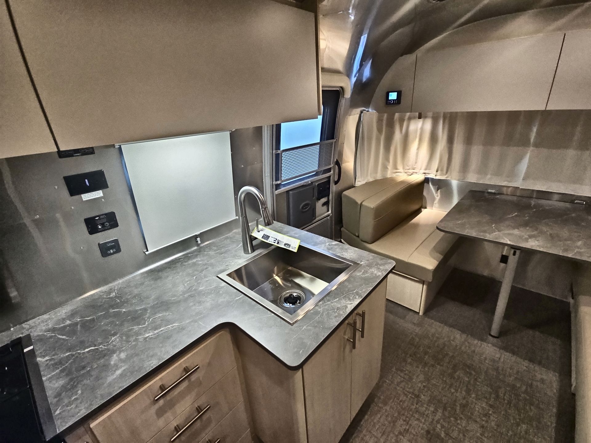 2025 Airstream 27FBQ Base
