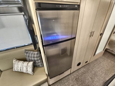 2025 Airstream 27FBQ Base