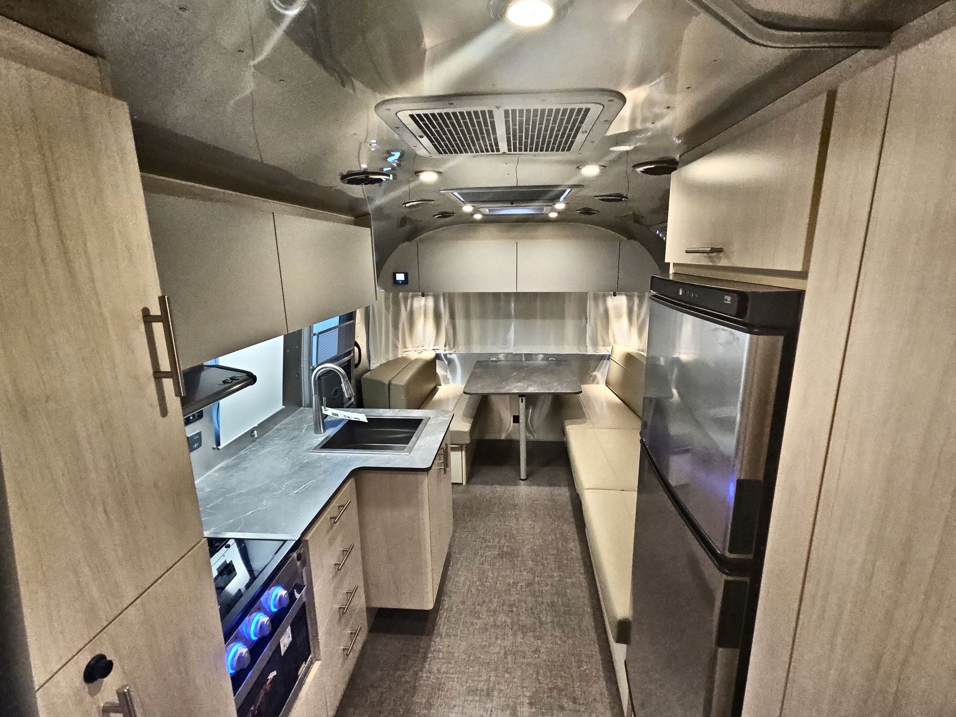 2025 Airstream 27FBQ Base