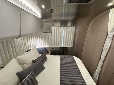 2025 Airstream 27FBQ Base