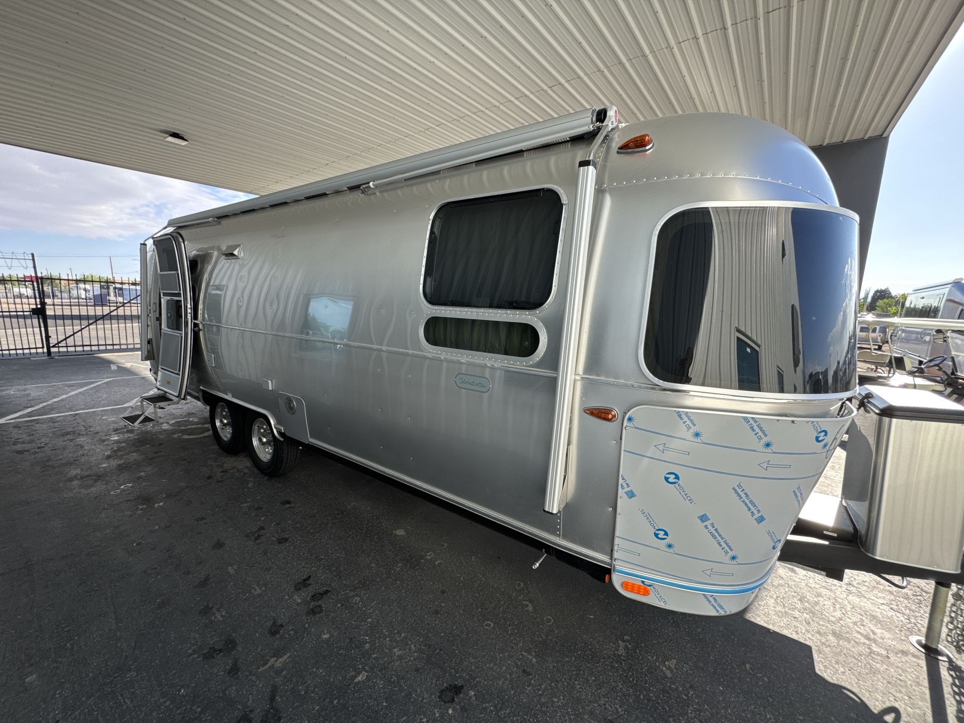 2025 Airstream 27FBQ Base