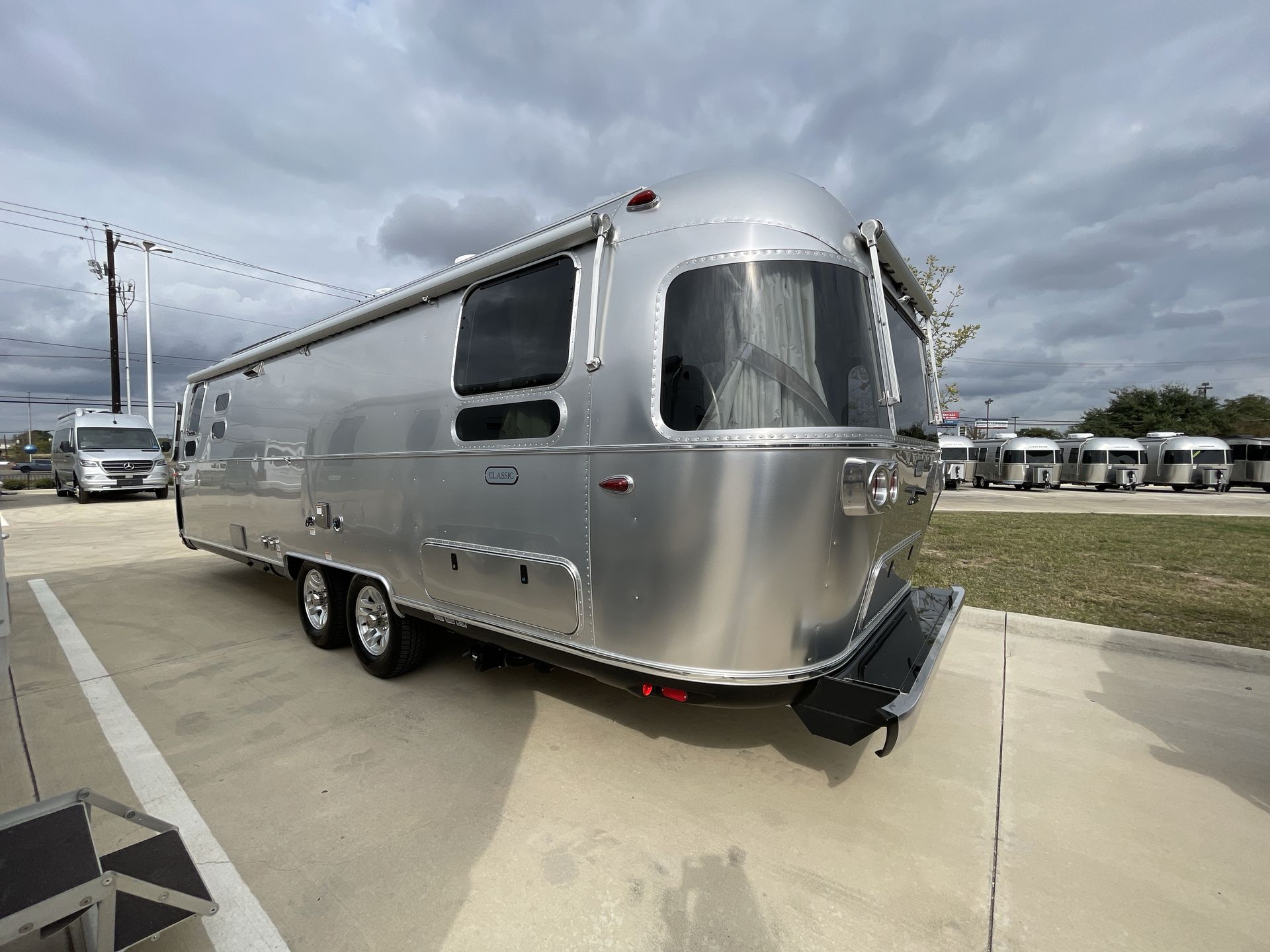 2026 Airstream 28RBT Base