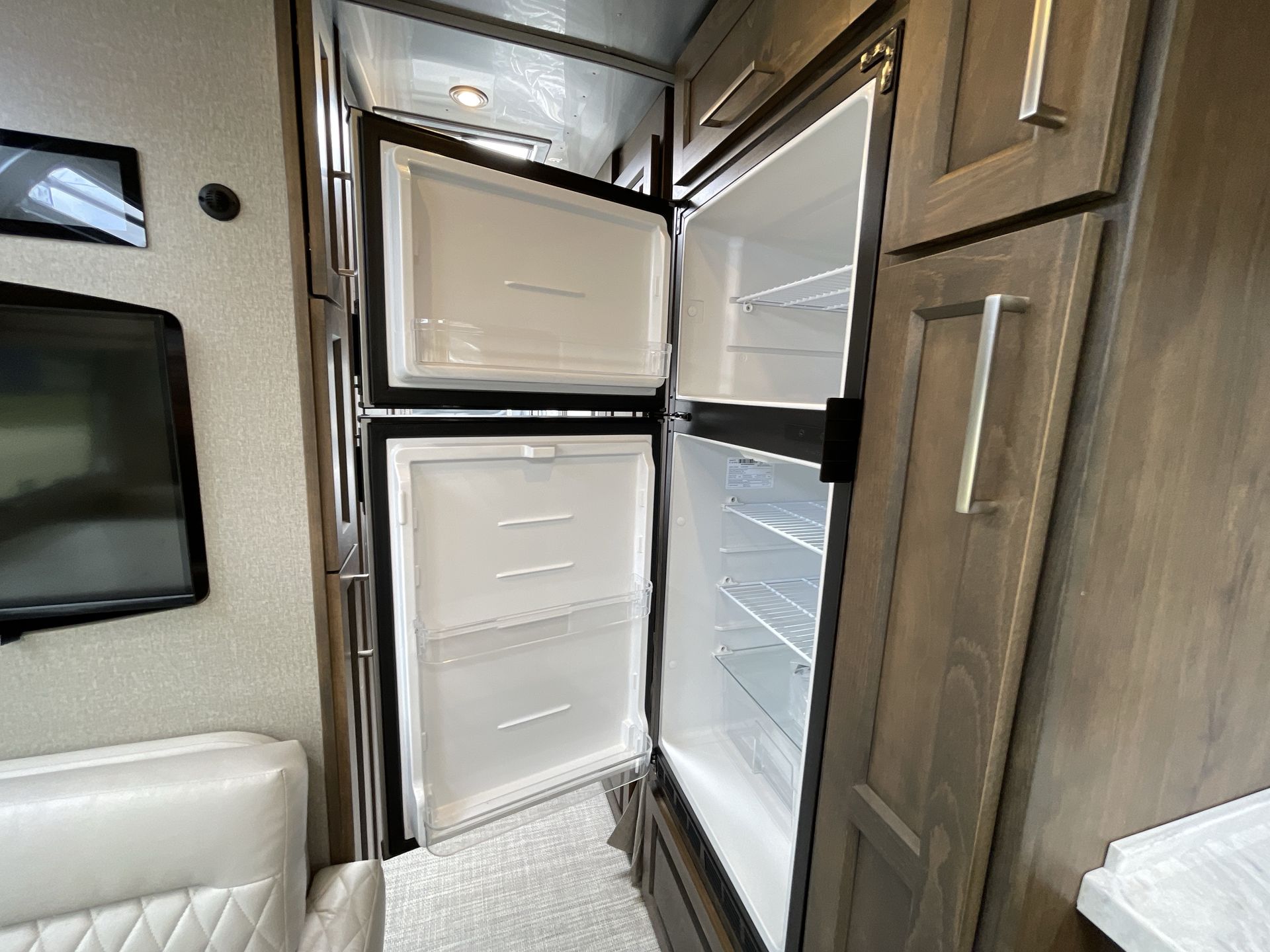 2026 Airstream 28RBT Base