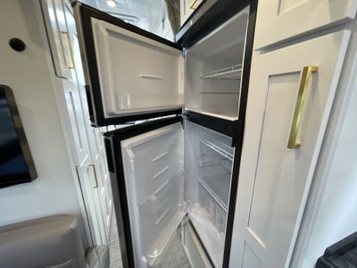 2026 Airstream 28RBT Base