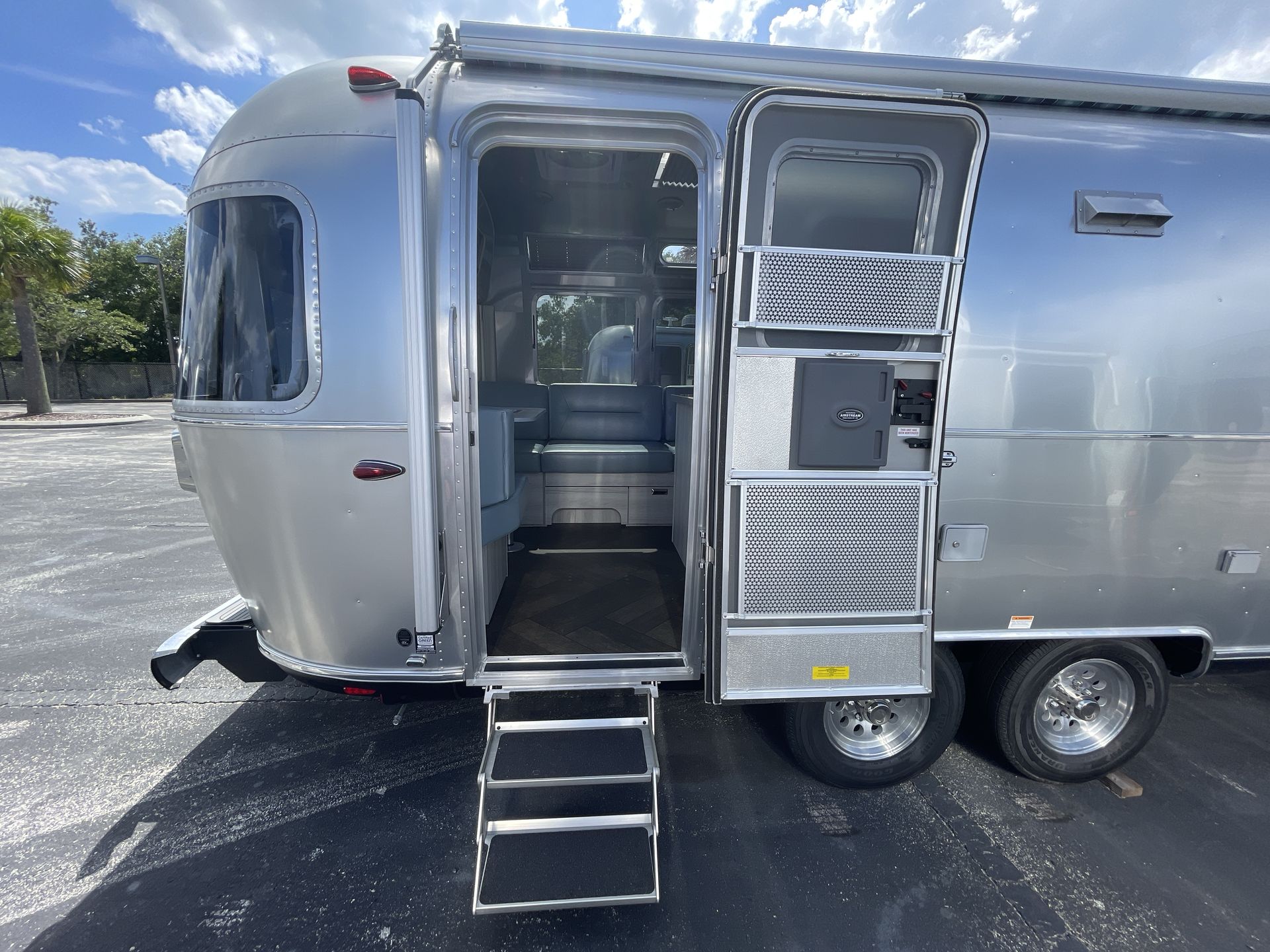 2025 Airstream 25FBQ Base