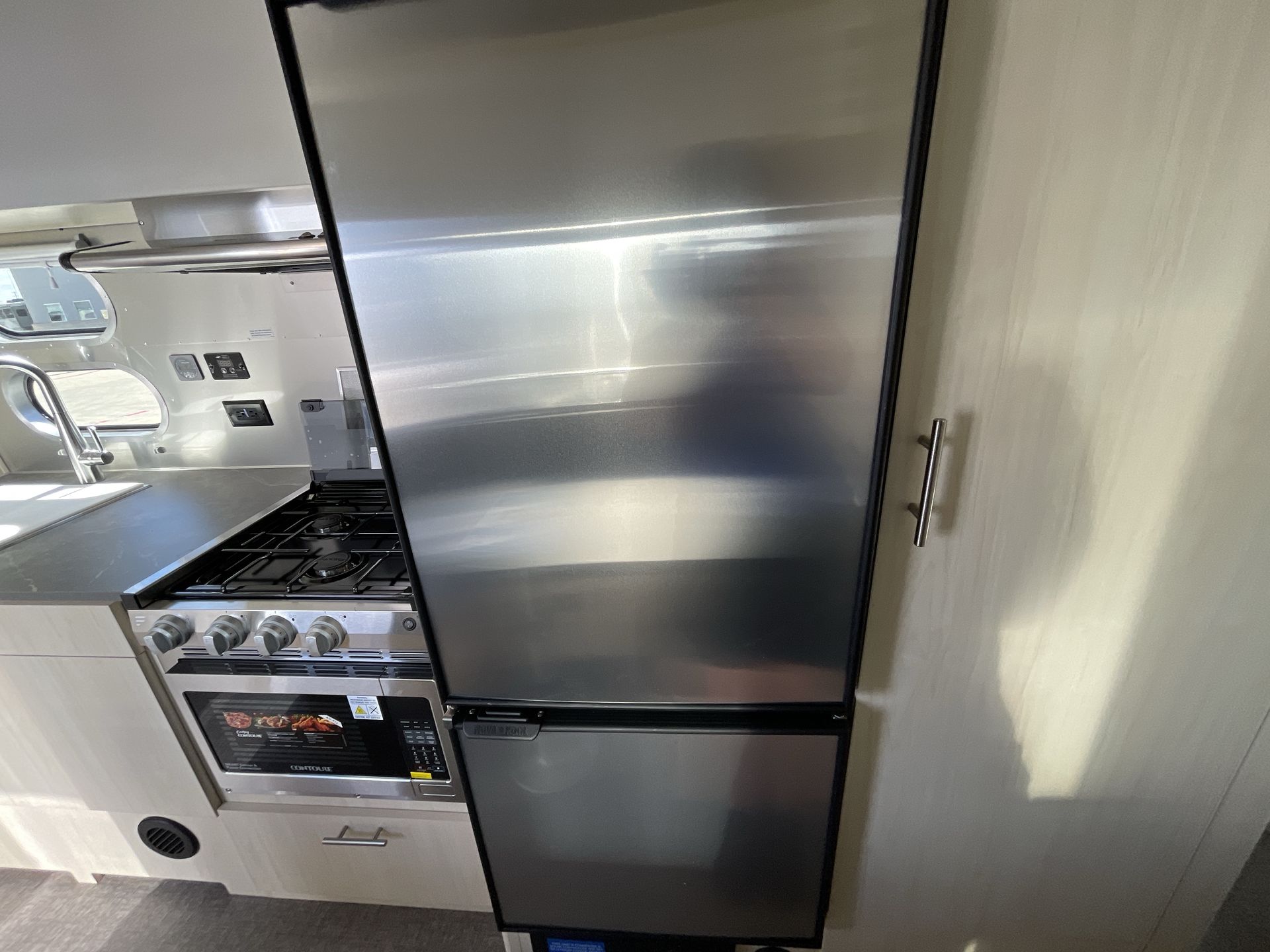 2026 Airstream 23FBQ Base