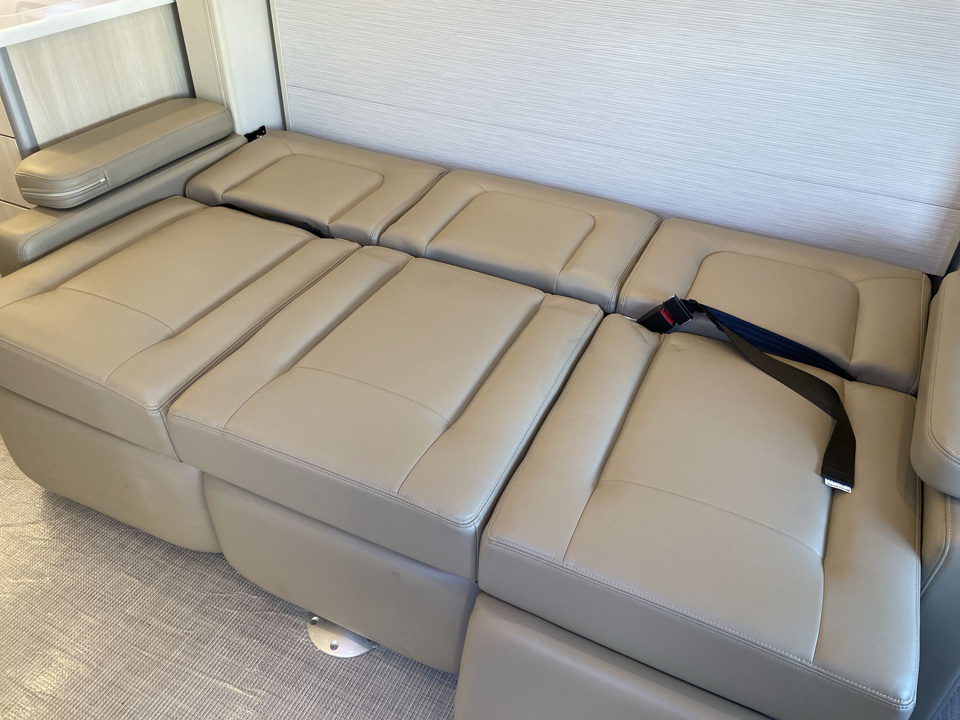 2026 Airstream Murphy Suite Base