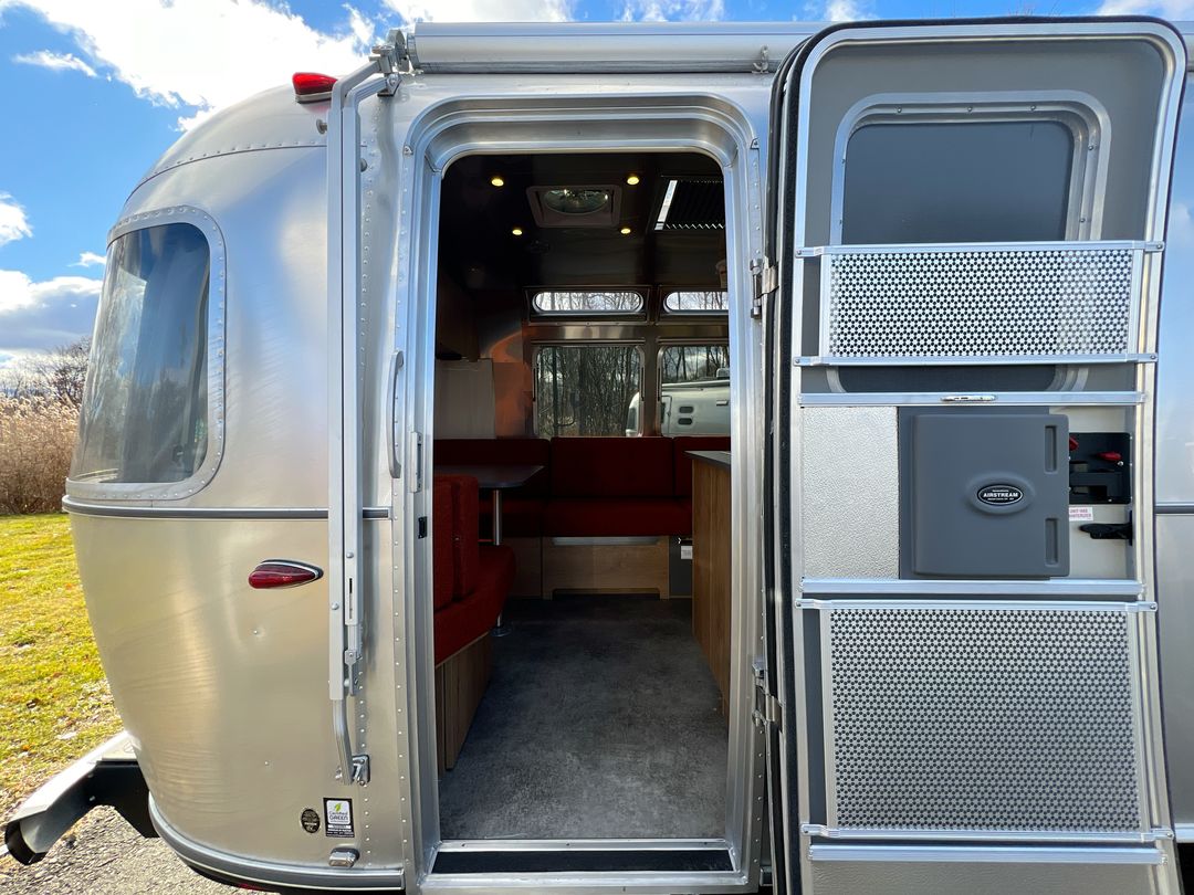 2026 Airstream 25FBT Base