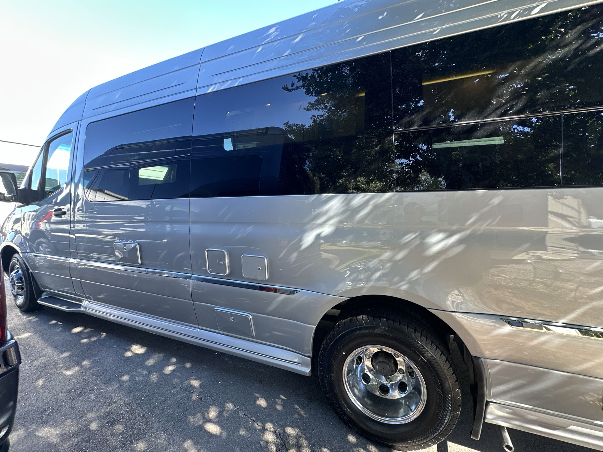 2026 Airstream 24GL 4x2 Passenger Base