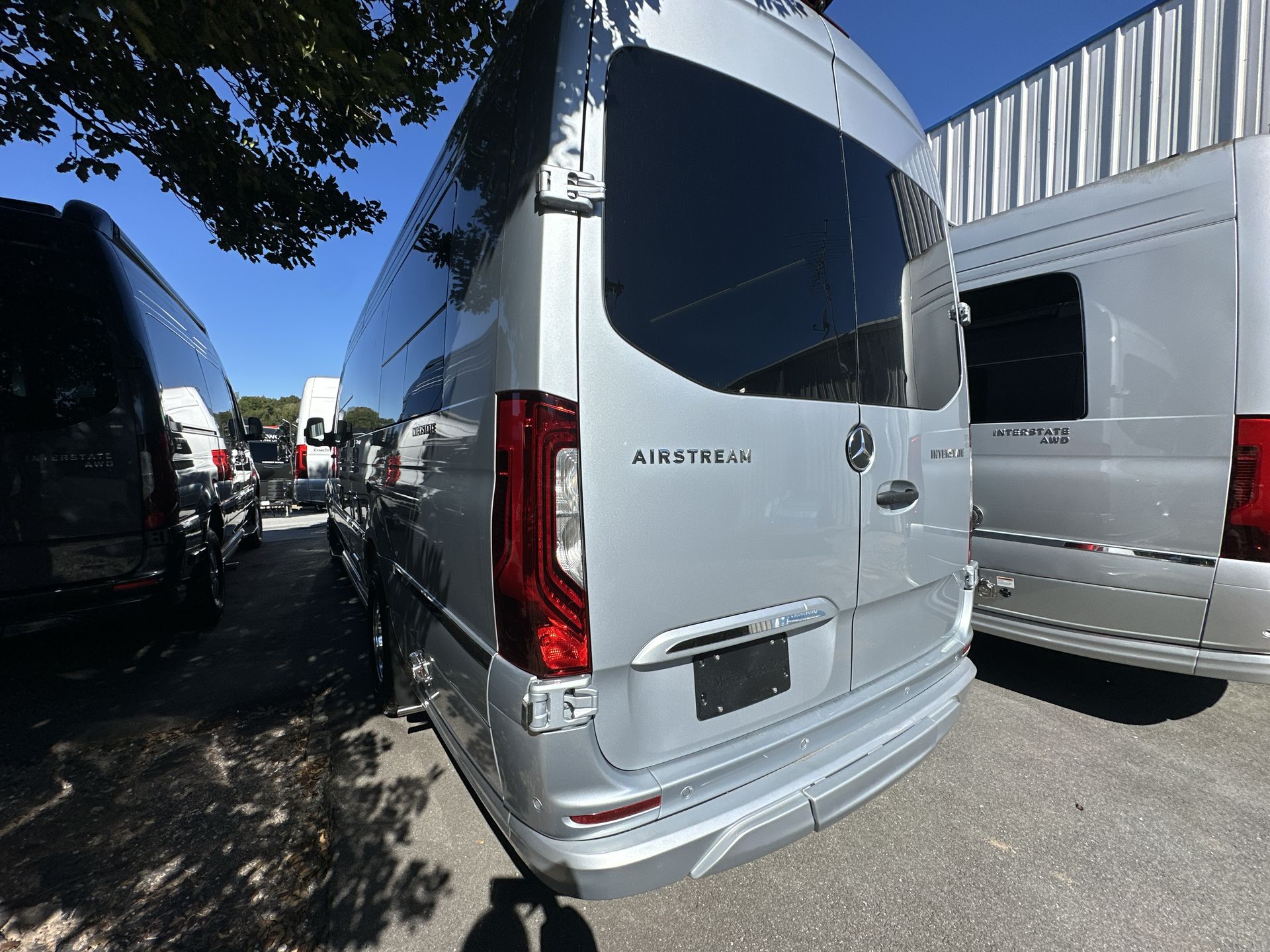 2026 Airstream 24GL 4x2 Passenger Base