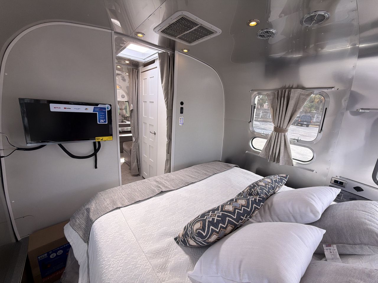 2026 Airstream 28RBQ Base