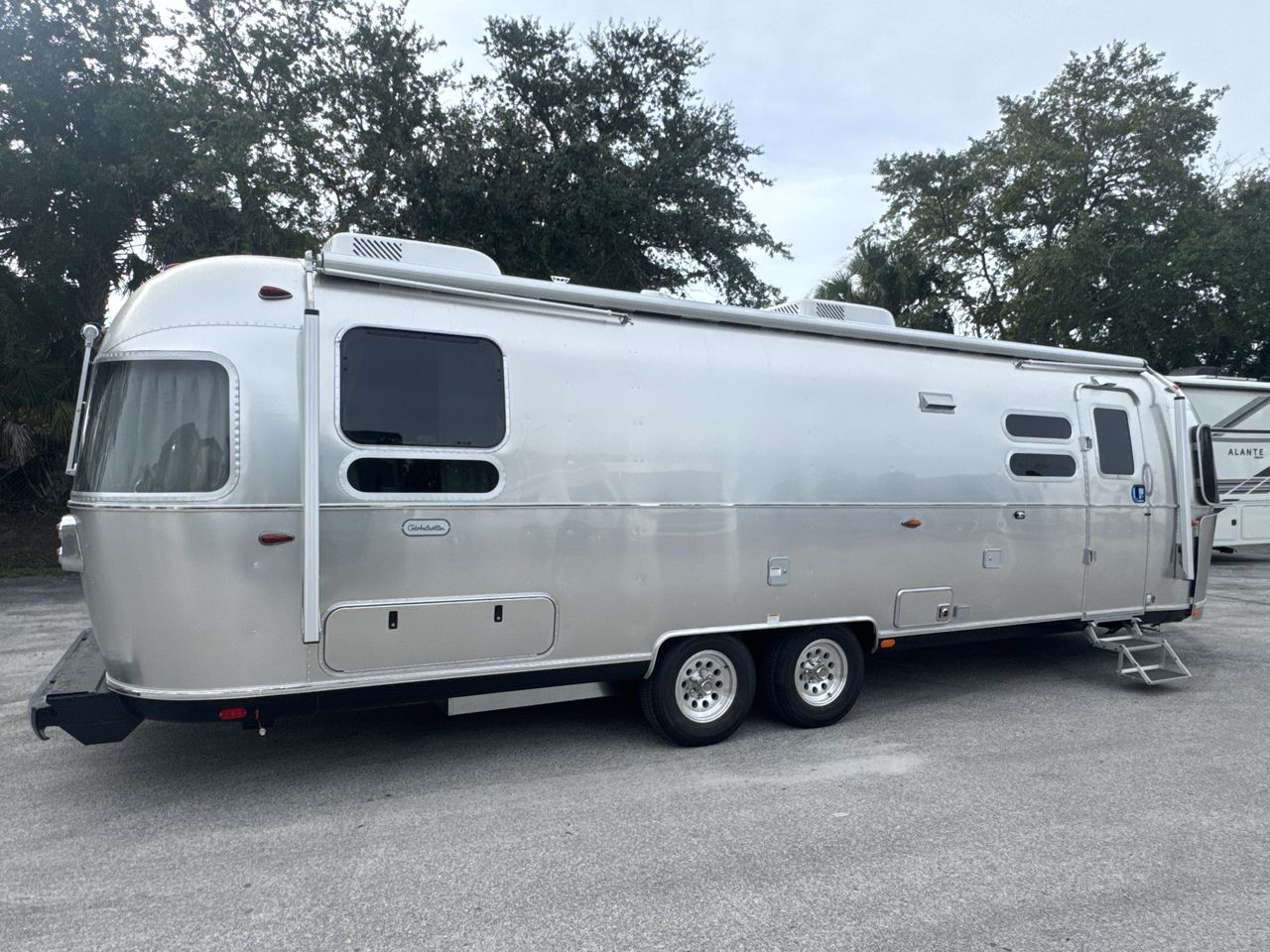 2026 Airstream 30RBT Base