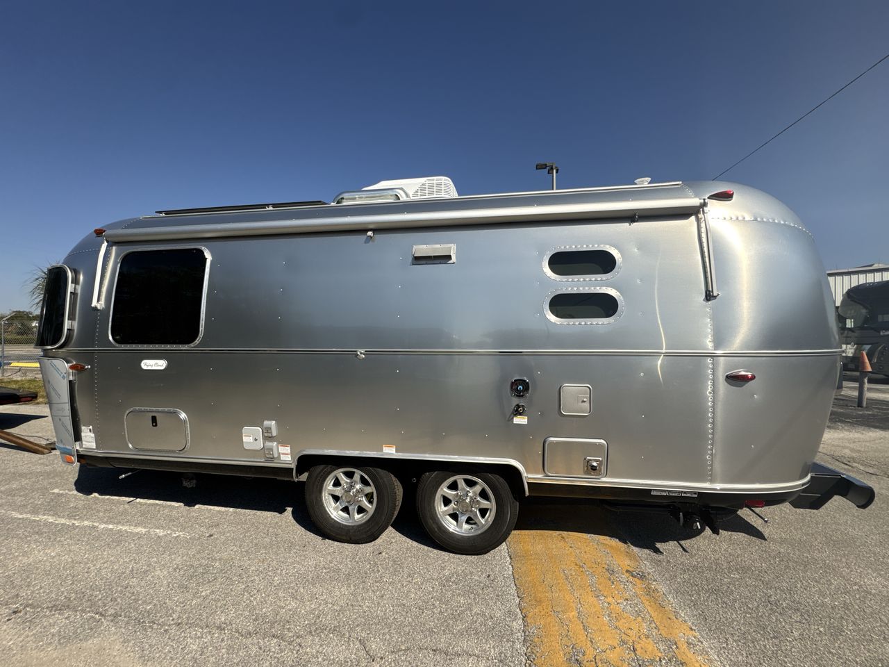 2026 Airstream 23FBT Base
