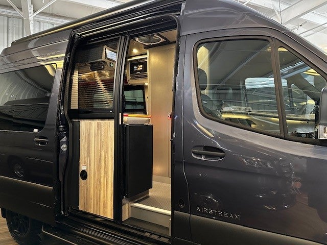 2025 Airstream 19X Base